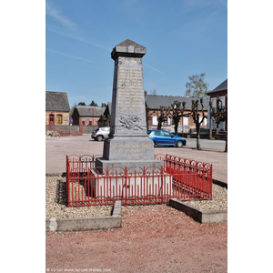 Le Village ( Monument aux Morts )