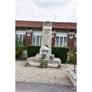 le monument aux morts 