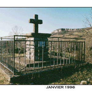 croix située à l  entée du village à proximit...