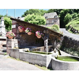 le lavoir et la fontaine