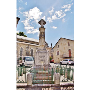 Buzeins ( Le Monument-aux-Morts )