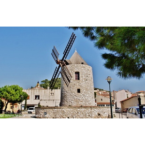 Le Village ( Moulin )