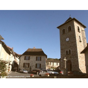 La place du bourg, autour de son église.