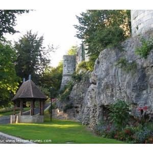 les remparts ,vus du jardin vert 