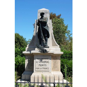 Monument aux Morts pour la France. Belle sculpture représentant un Poilu 14/18