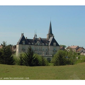 Château Hotel Restaurant situé sur un parc de 8 ha agrémenté d animaux