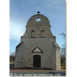 L église et son fronton campanile