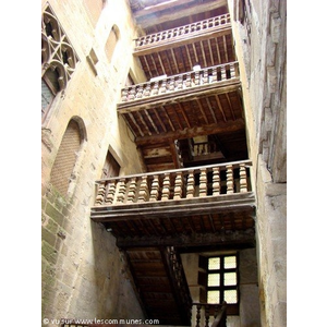 escalier interieur d"une cour 