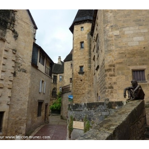 ruelle descendant vers la place des trois oies