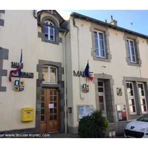 La mairie de la roche maurice