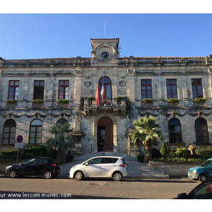 Mairie de Vauvert dans le Gard