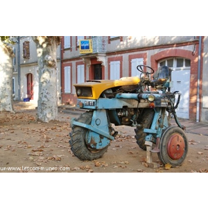 Exposition de vieux tracteurs a Buzet-sur-Tarn