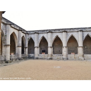 Cathédrale St Nazaire ( Cloître )