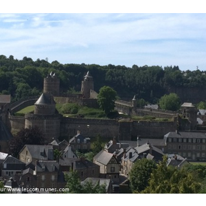 Chateau de fougeres vue du parc public