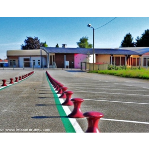 Petit-Noir.Jura.Parking du groupe scolaire.