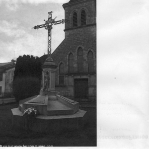 l église et le monument aux Morts
