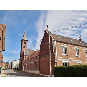 le village avec église Saint Léger