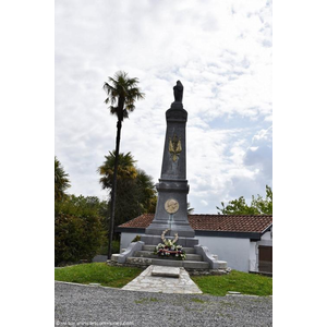 le Monument Aux Morts 