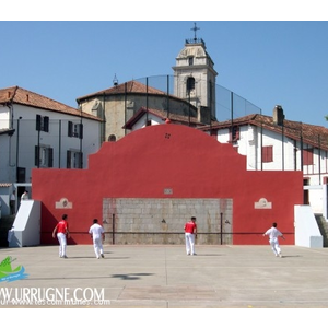 Le fronton est l endroit où les basques jouent à...