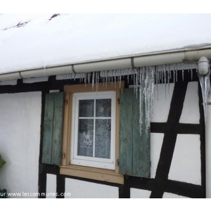 Façade d une maison alsacienne - Décoration de fenêtre - Noël 2010
