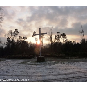 La croix blanche dans la forêt - Décembre 2009