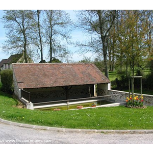 Un des lavoirs de Marolles en brie, au hameau de Bois Saint Georges.
