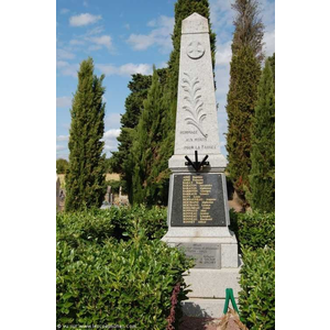 Monument aux Morts pour la France , visible dans le cimetiére 