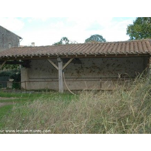 Le lavoir de la Cour d  Augé 