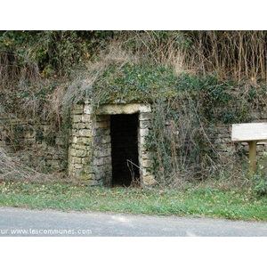 Abris de cantonnier sur la route de Melle 