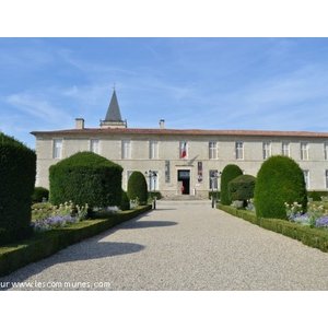 Hotel-de Ville et son Parc