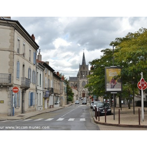 La Ville ( au fond L église St Sauveur )