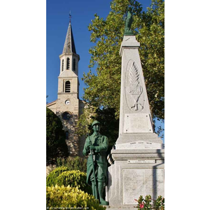 L église et le Monument aux Morts