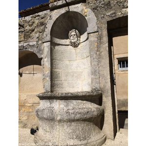 Fontaine à Menerbes