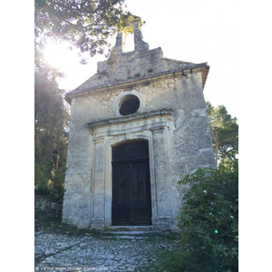 Montée vers l église de Oppede le Vieux