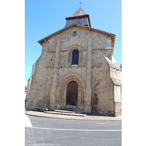 L église Saint Just  XI ème siècle, facade , to...