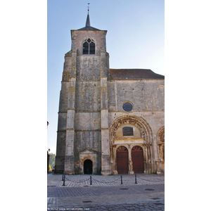 La Collégiale Saint-Lazare