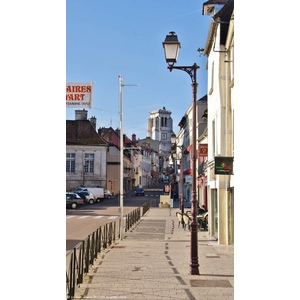 La Ville ( au fond l église Notre-Dame )